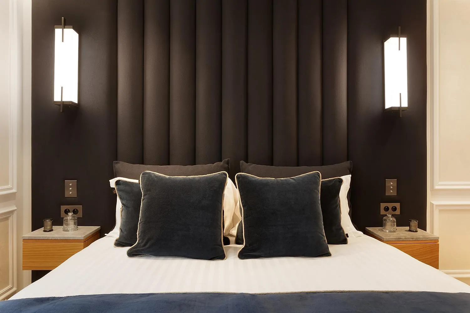 Thelander - Serviced In Champs Elysees *